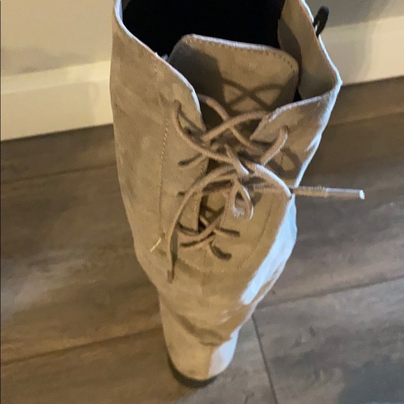 Taupe knee high lace up boot - Picture 4 of 5